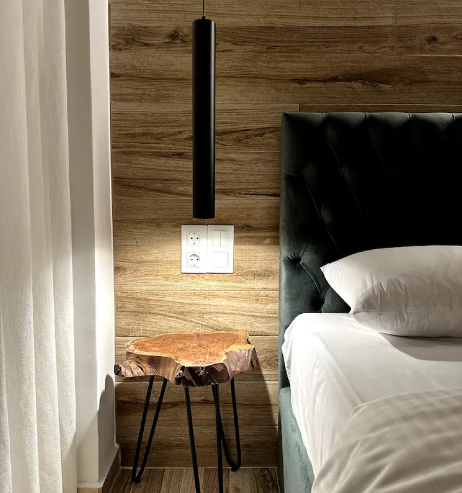 13aaeed8-97a8-4deb-9b7b-0fbf1dceb29c 1