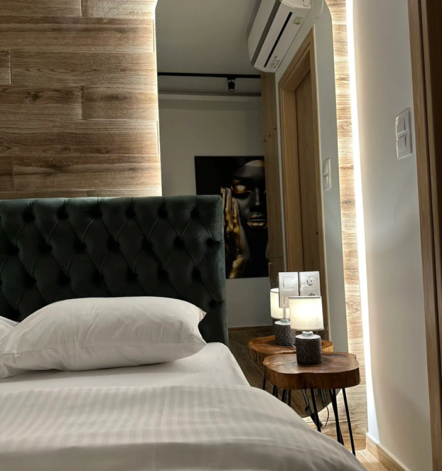 66790f0d-e162-4240-8fab-c9ad5280eb0c 1