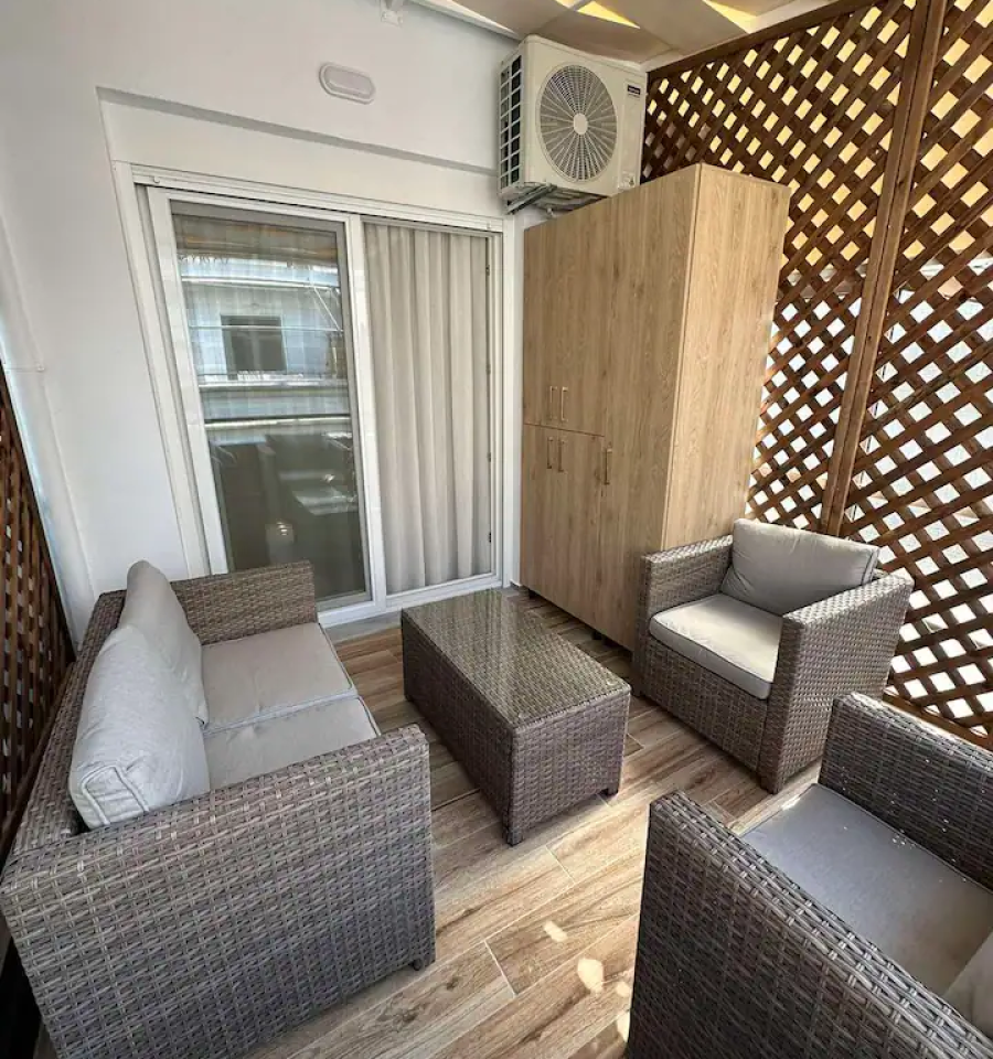 c9cf0db5-1caf-4b84-81ac-807c13f02ba4 1